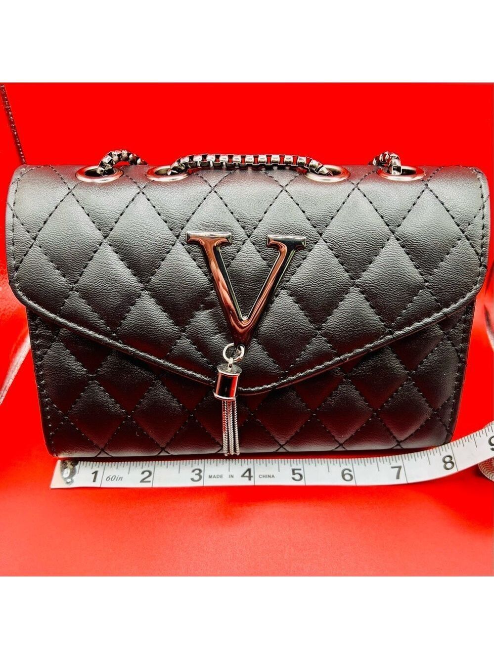 Black Quilted Crossbody Bag V Initial Chain Gunmetal High Fashion - Picture 14 of 17